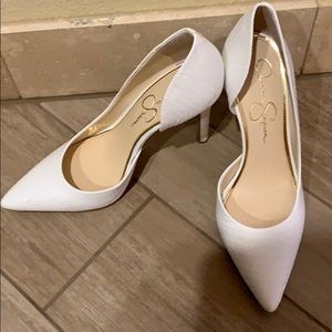 Adorable snake skin texture white pumps